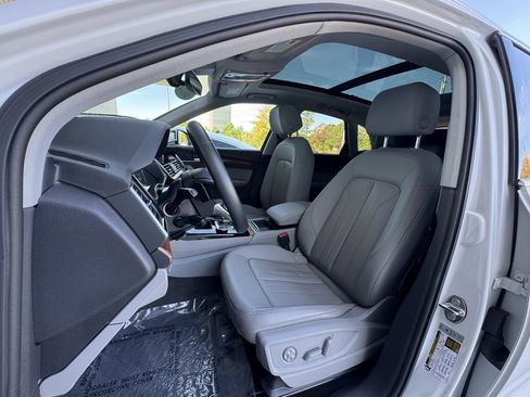 Used 2022 Audi Q5 2.0T Premium w/ Convenience Package image 5