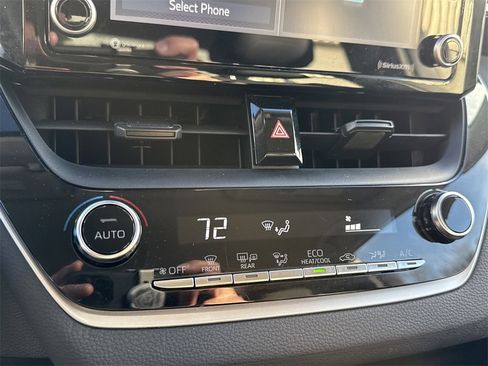 Used 2022 Toyota Corolla LE image 28