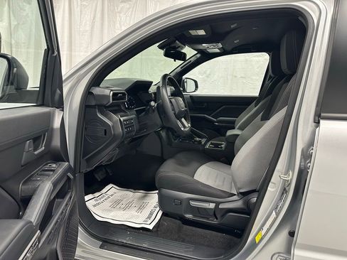 Used 2025 Toyota 4Runner TRD Off-Road image 10