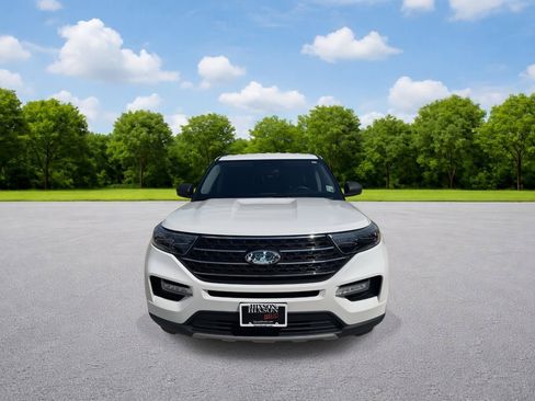Used 2023 Ford Explorer XLT w/ Equipment Group 202A RWD image 2