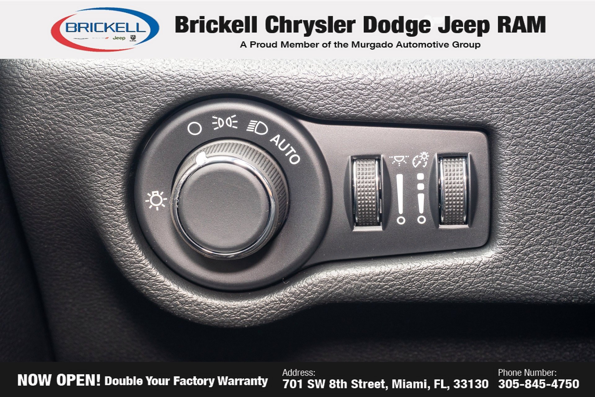 New 2027 Chrysler Pacifica Select FWD image 28