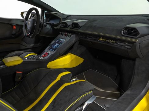 Used 2022 Lamborghini Huracan STO RWD image 72