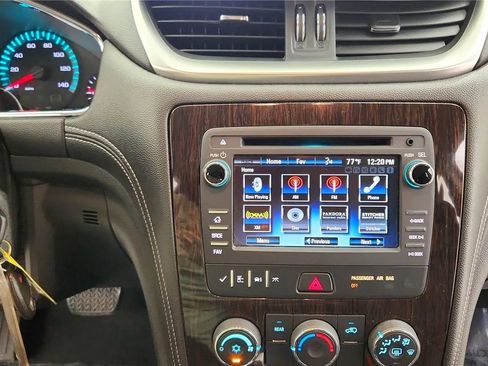 Used 2015 Chevrolet Traverse LT w/ Style and Technology Package FWD image 24
