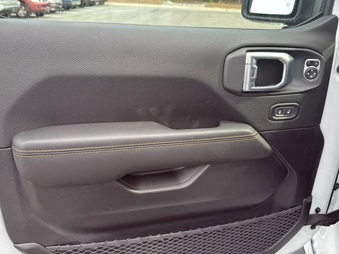 New 2025 Jeep Gladiator High Tide image 13