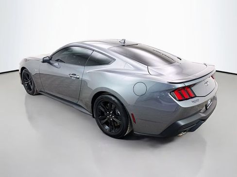 Used 2025 Ford Mustang GT RWD image 5