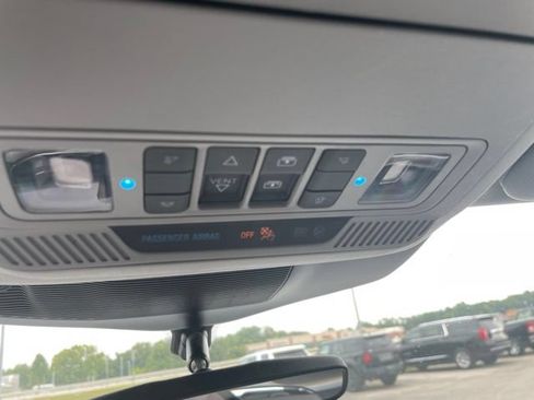 Used 2021 Ford Explorer XLT w/ Equipment Group 202A AWD/4WD image 46