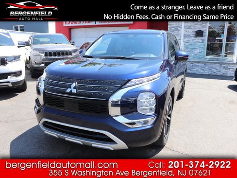 Used 2024 Mitsubishi Outlander AWD image 1