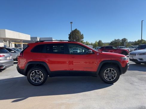 Used 2021 Jeep Cherokee Trailhawk image 9