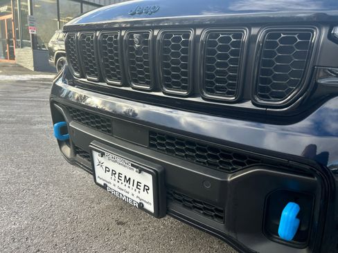 Used 2023 Jeep Grand Cherokee 30th Anniversary image 14