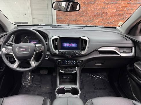 Used 2024 GMC Terrain SLT image 12