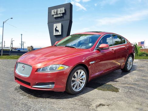 Used 2014 Jaguar XF image 1