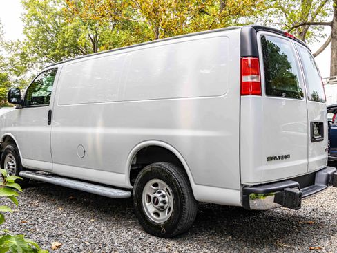Used 2023 GMC Savana 2500 w/ Driver Convenience Package image 4