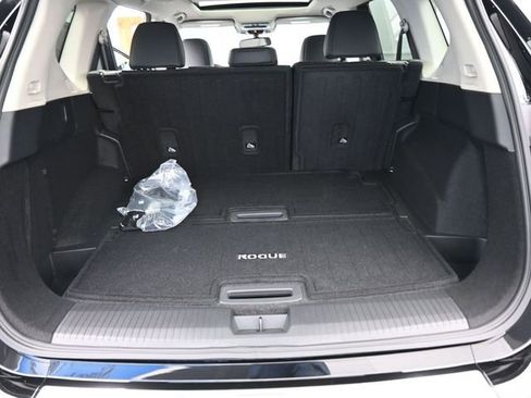 Used 2024 Nissan Rogue SL w/ SL Premium Package image 8