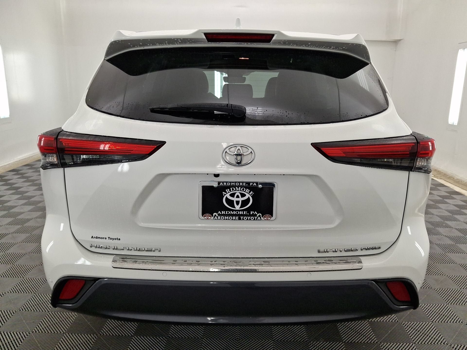 Used 2023 Toyota Highlander Limited AWD/4WD image 23