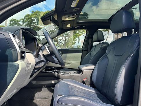 Used 2022 Kia Sorento SX Prestige w/ Panoramic Sunroof Package image 8