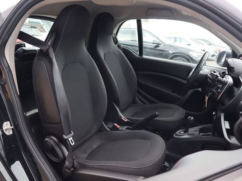 Used 2016 smart fortwo passion image 8