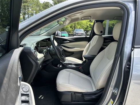Used 2024 Buick Encore GX Preferred FWD image 2