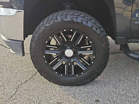 Used 2018 Chevrolet Silverado 1500 LT w/ All Star Edition image 13