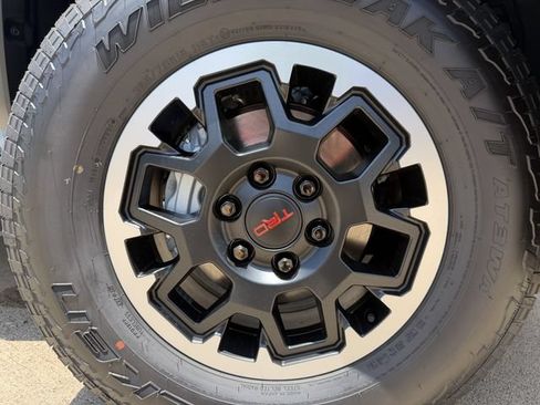 New 2026 Toyota 4Runner TRD Off-Road Premium AWD/4WD image 10