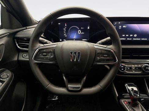 Used 2025 Buick Envista Sport Touring image 12