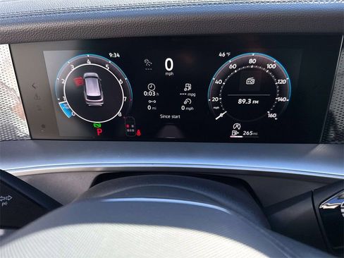 New 2026 Volkswagen Tiguan SE FWD image 17