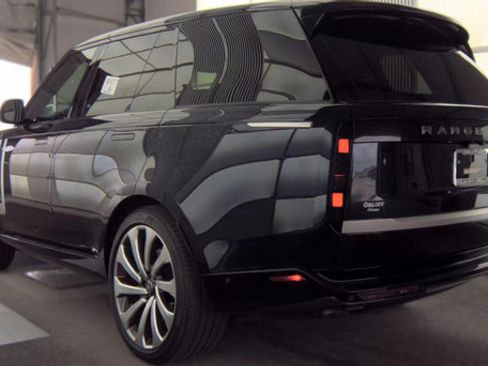Certified 2025 Land Rover Range Rover SV AWD/4WD image 2