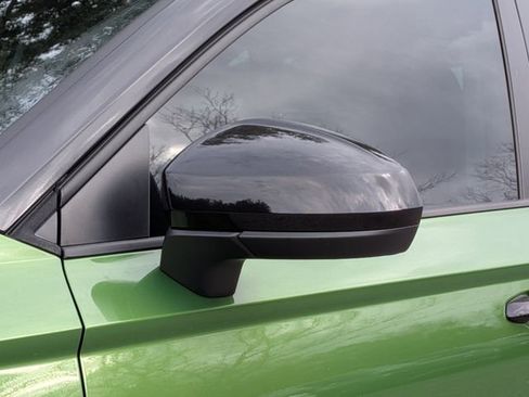 New 2026 Volkswagen Taos SE image 10