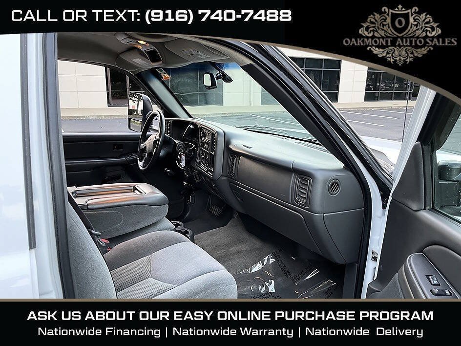 Used 2005 Chevrolet Silverado 3500 LS AWD/4WD image 15
