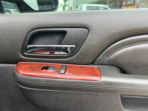 Used 2014 Cadillac Escalade ESV Luxury RWD image 20