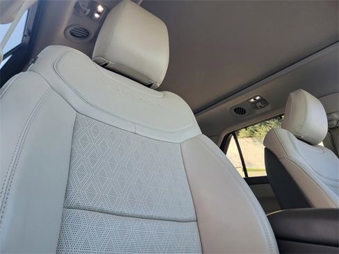 Used 2020 Ford Explorer Platinum w/ Premium Technology Package image 22