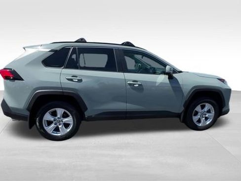 Used 2021 Toyota RAV4 XLE w/ Convenience Package image 18