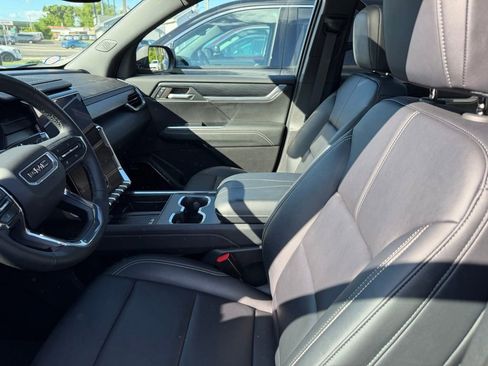 Certified 2024 GMC Acadia Elevation w/ Luxury Package AWD/4WD image 16