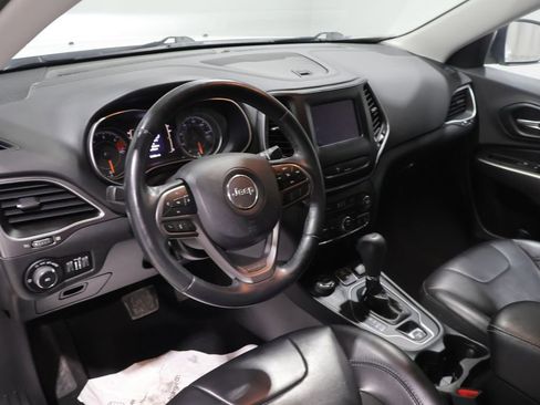 Certified 2019 Jeep Cherokee Latitude Plus w/ Cold Weather Group image 14