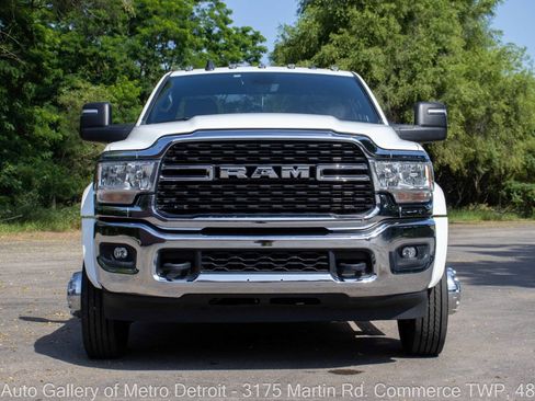 Used 2024 RAM 5500 4x4 Regular Cab image 10