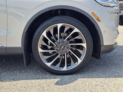 Used 2020 Lincoln Aviator Reserve w/ Equipment Group 202A AWD/4WD image 3