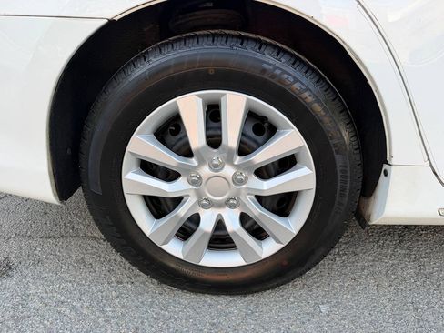 Used 2013 Toyota Camry LE FWD image 12