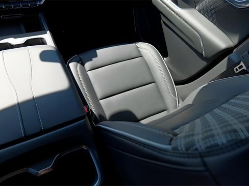 New 2026 GMC Acadia Denali w/ Super Cruise Package image 28