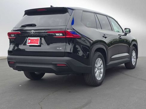Certified 2025 Toyota Grand Highlander FWD image 3