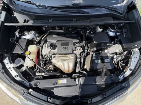 Used 2018 Toyota RAV4 LE FWD image 20