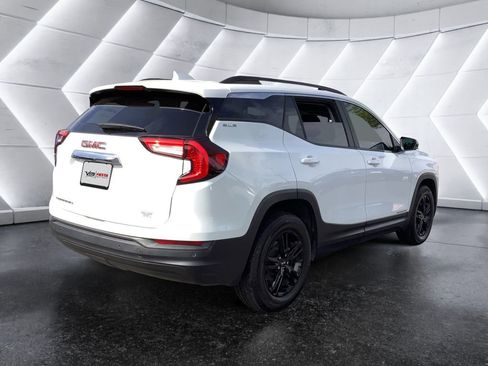 Used 2024 GMC Terrain SLE w/ Driver Convenience Package image 4