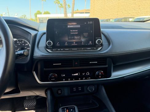 Used 2025 Nissan Rogue SV FWD image 16