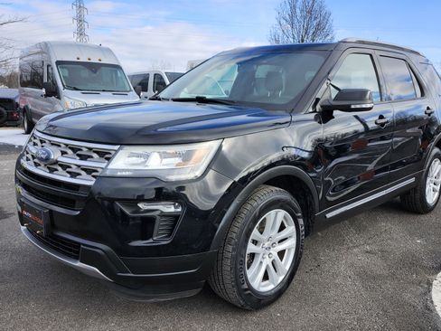 Used 2018 Ford Explorer XLT w/ Equipment Group 201A image 12