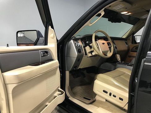 Used 2013 Ford Expedition XLT RWD image 9