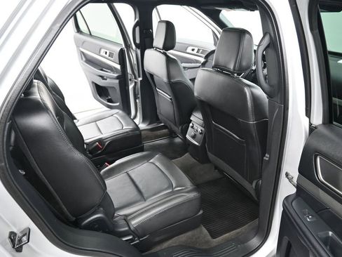 Used 2018 Ford Explorer XLT w/ Equipment Group 202A AWD/4WD image 30