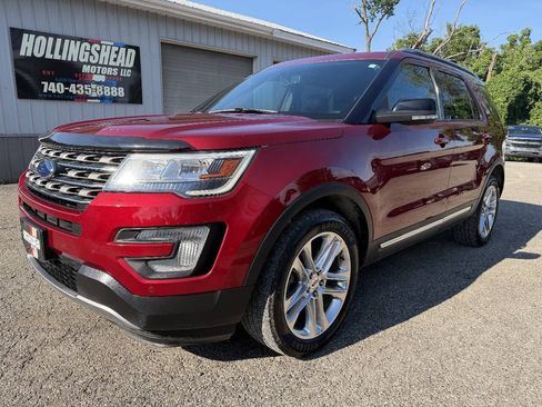 Used 2017 Ford Explorer XLT w/ Equipment Group 202A AWD/4WD image 9