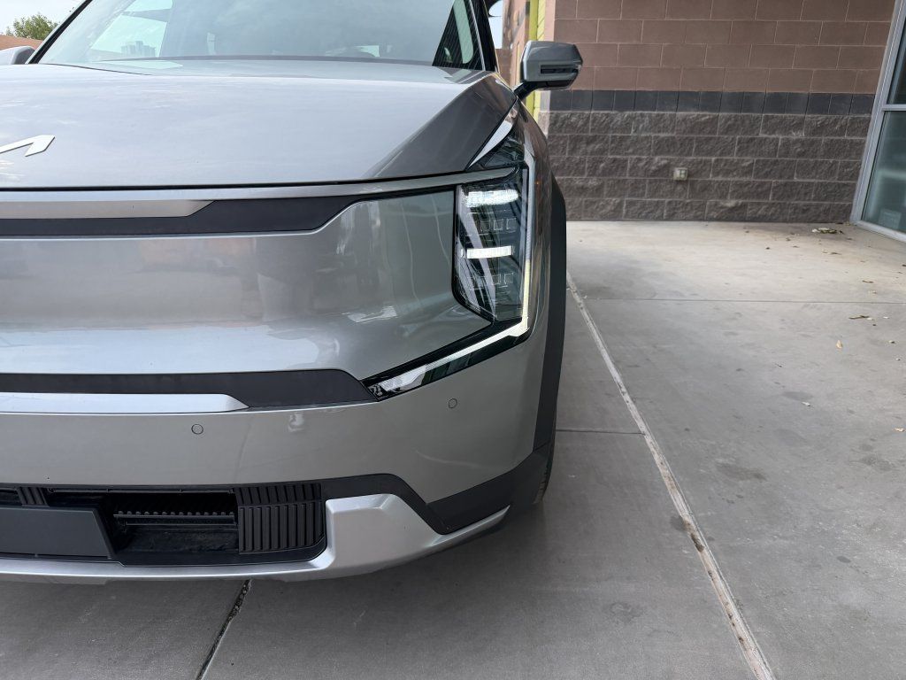 Used 2024 Kia EV9 Light RWD image 11