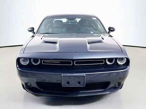 Used 2016 Dodge Challenger SXT image 2
