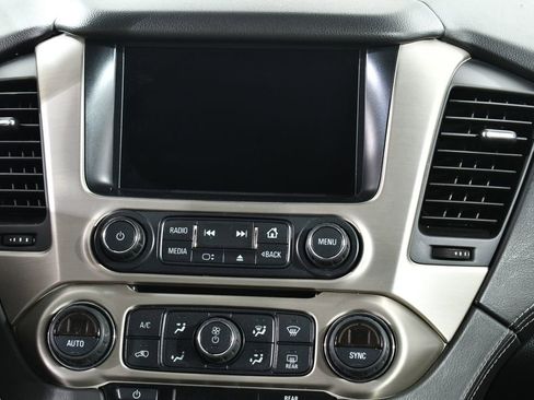 Used 2017 GMC Yukon XL Denali w/ Open Road Package AWD/4WD image 9