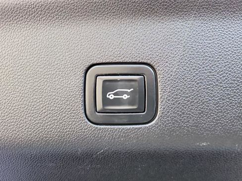 Used 2021 GMC Yukon XL Denali w/ Denali Premium Package image 15