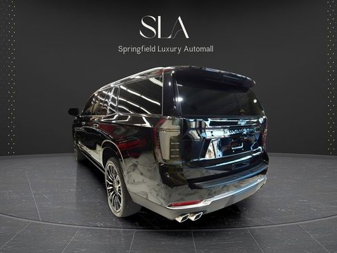 Used 2025 Chevrolet Suburban High Country AWD/4WD image 10